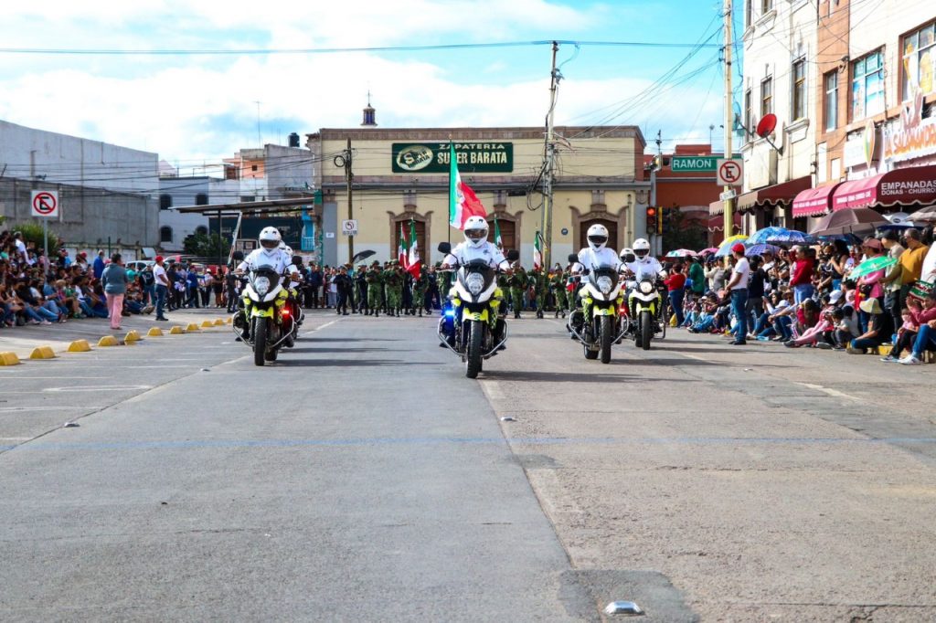 Desfilan por el 212 Aniversario de Independencia de México