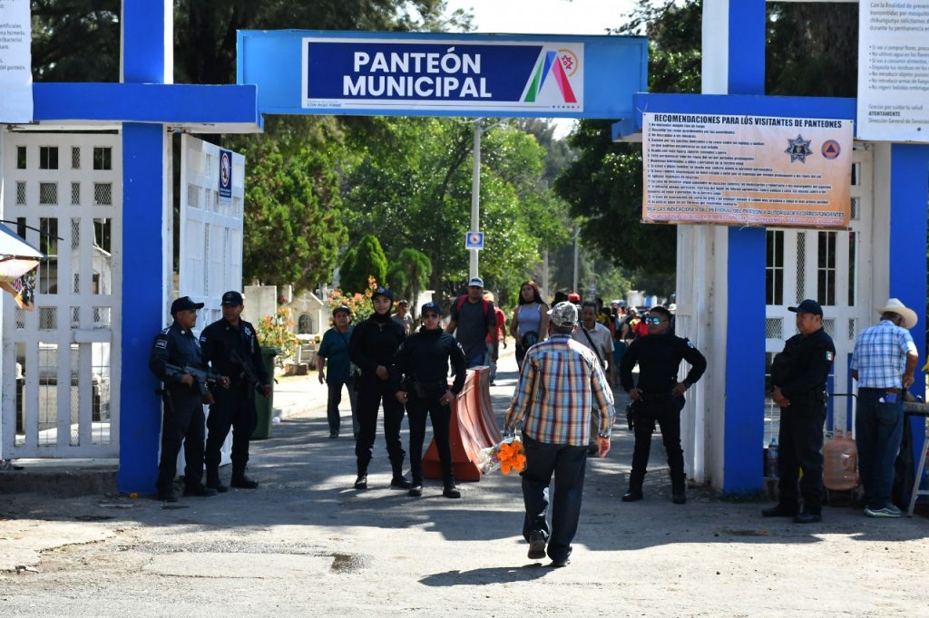 Visitaron panteones más de 100 mil en Irapuato