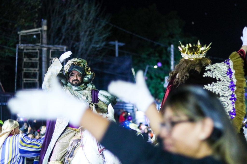 Disfrutan Irapuatenses el Regreso de la Cabalgata de Reyes