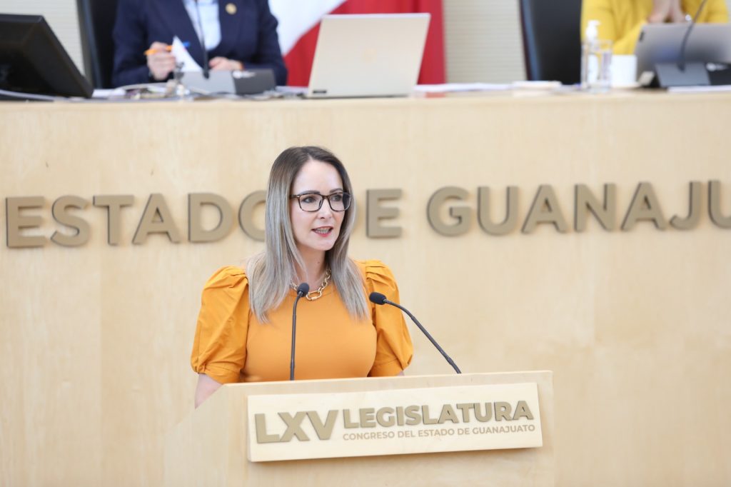 Llama Margarita Rionda a legislar para mejorar las condiciones laborales de las y los jóvenes