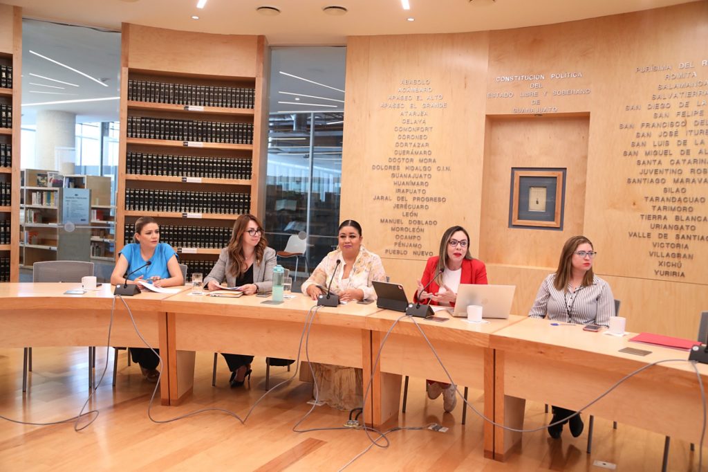 Revisan iniciativas impulsadas por el GPPAN en materia de mujeres migrantes, violencia de género y capacitación con perspectiva de género