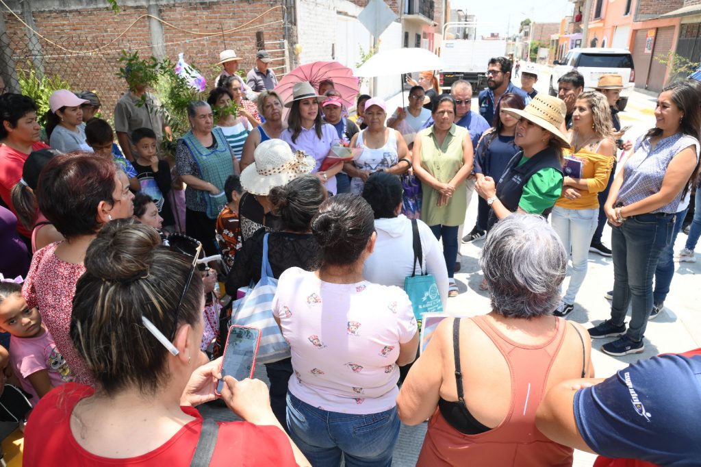 Escuchan Peticiones de Vecinos en Colonias Populares