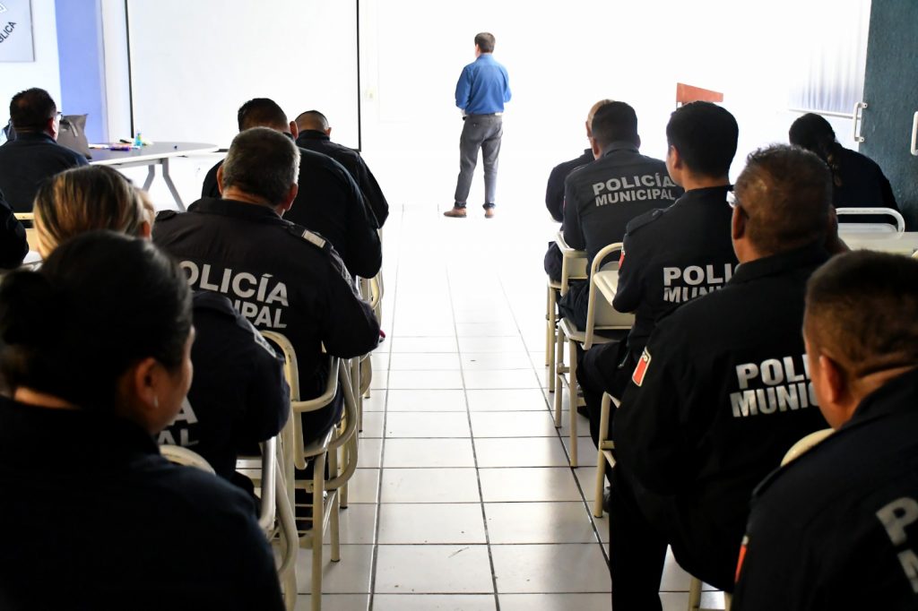 CAPACITAN A POLICÍAS EN PERSPECTIVA DE GÉNERO