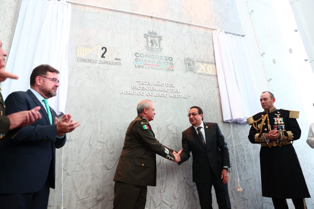 Realizan Sesión Solemne para conmemorar los 200 años del Heroico Colegio Militar.
