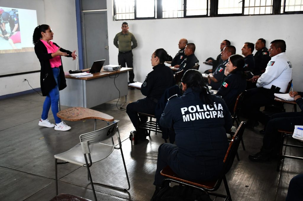 CAPACITAN A POLICÍAS MUNICIPALES EN PRIMEROS AUXILIOS