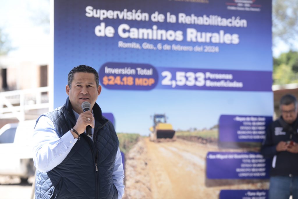 Gobernador entrega obras en Romita