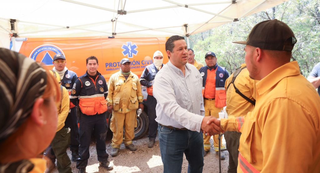 No se escatimarán recursos para combatir incendio en Sierra de Guanajuato