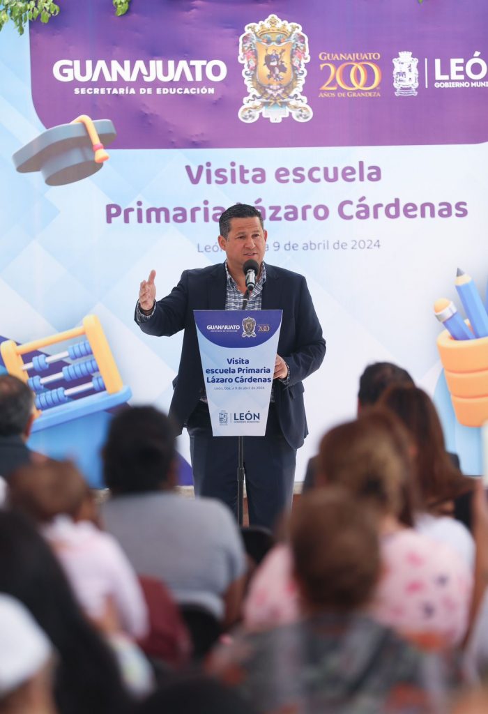 Visita gobernador escuela Lázaro Cárdenas, en León